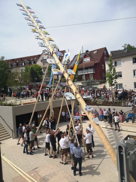 Maibaum aufstellen - Titel.jpg