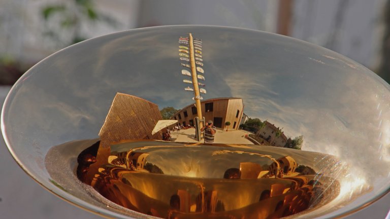 Maibaum in Tuba von Georg Schober