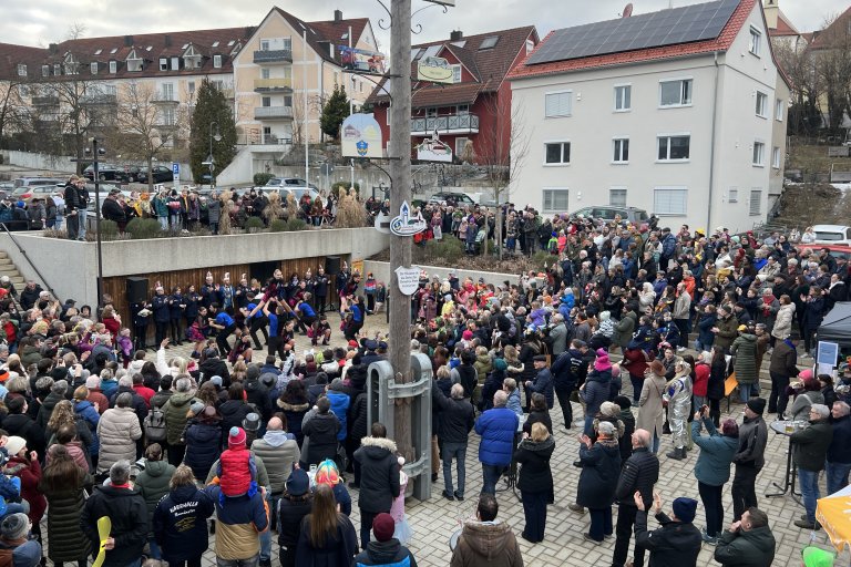 Faschingstreiben am Faschingssamstag 07.02.2026 an der Neuen Ortsmitte - Bild von Elisabeth Kreitmeyer